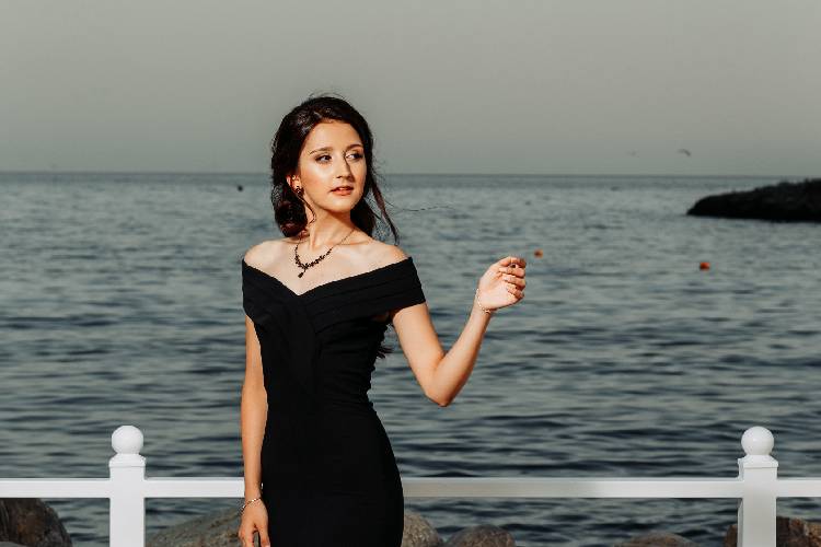 What do Italian women dressed to look effortlessly elegant?