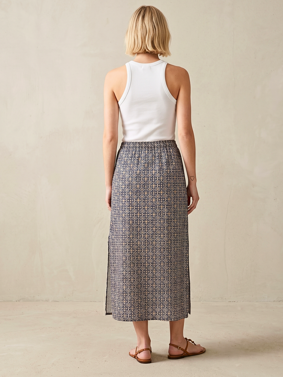 NAYA BREATHABLE SIDE-SLIT SKIRT