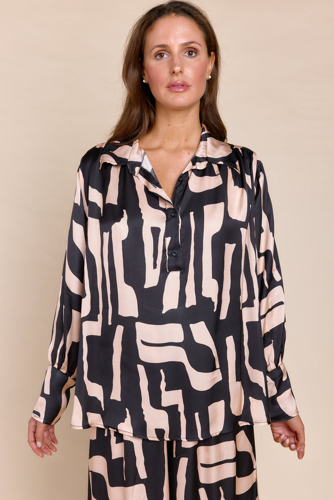 GIULIA | Tops | FALL2024, Long Sleeve, PRINT, Satin, Tops | shop-sofia